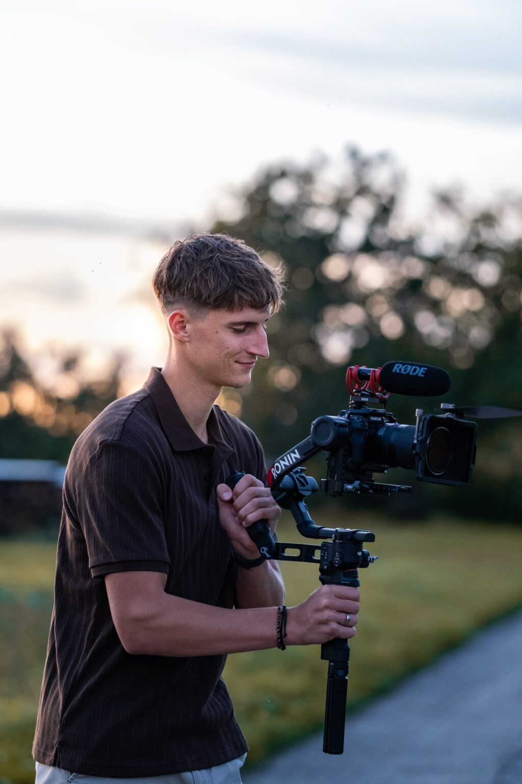 Hochzeitsvideograf Markus Schnurr Fillmt ein Brautpaar